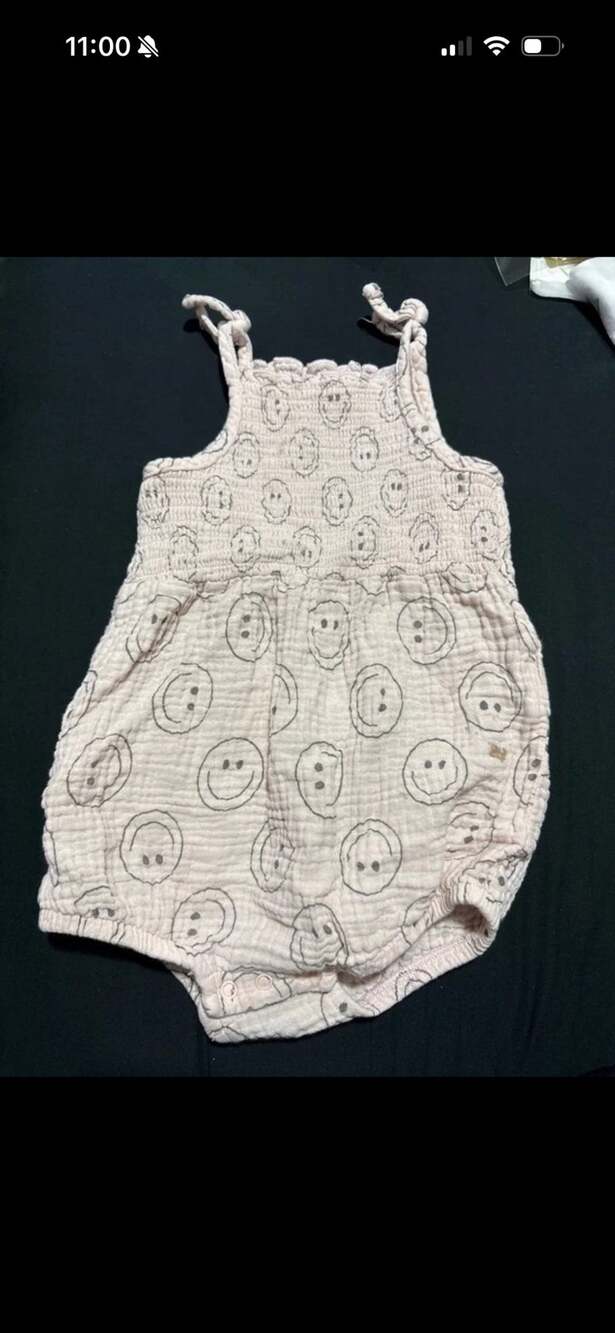 Grayson Mini Smocked Smiley Face Romper Size 18m Pink